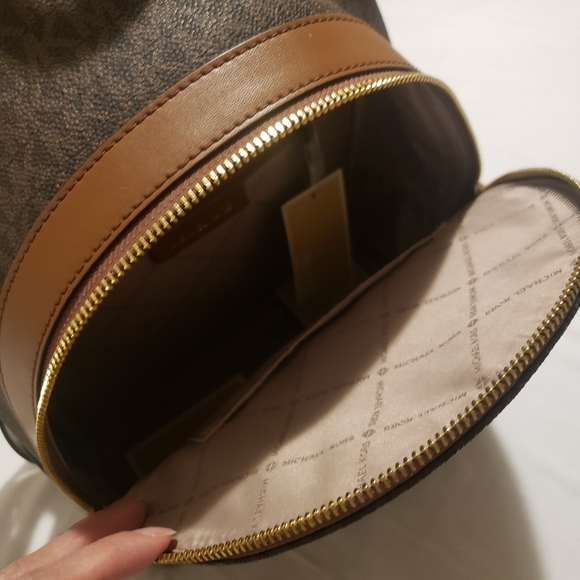 NEW MICHAEL KORS KENLY MEDIUM BACKPACK BROWN SIGNATURE COLOR - Picture 3 of 14